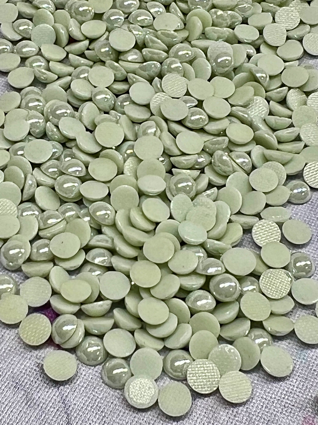 KiraKira Porcelain Pearls - Chrysolite