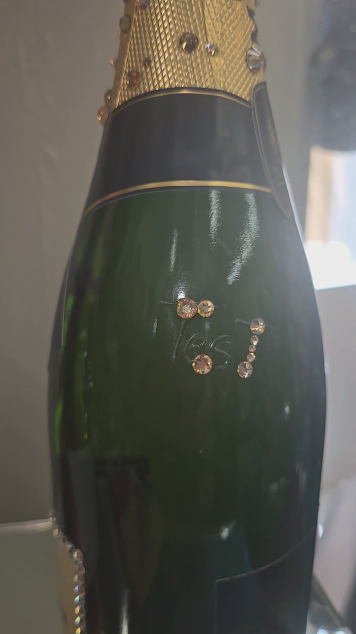 750ml Moet with Skeratski Crystals