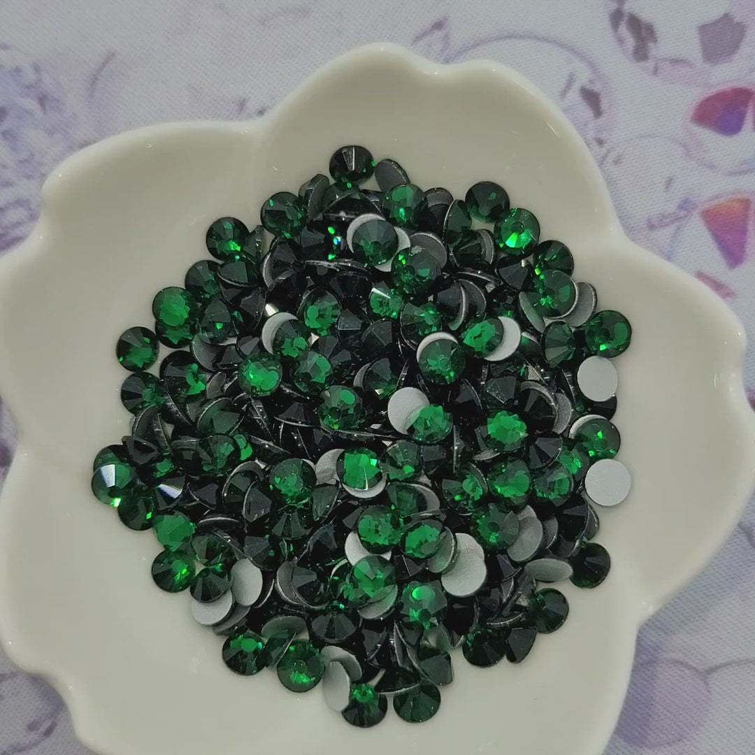 Emerald - KiraKira Glass Rhinestones by CrystalNinja